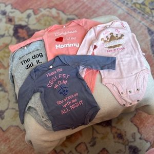 Carters Long sleeve onesies set of 4 (0-3 months).